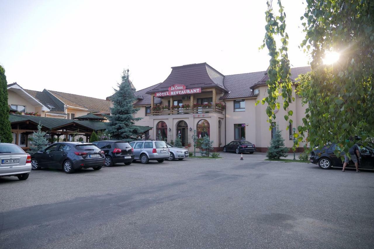Hotel Restaurant La Conac Botiz Exteriör bild